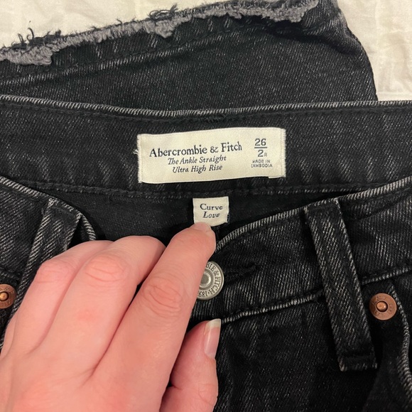 Abercrombie Curve Love Ankle Straight Jeans - Picture 2 of 3